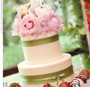 sage green and pink cake SJ.jpg