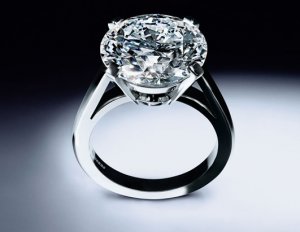 DeBeers_9.05ct-Round-Brilliant-Ring.jpg