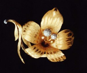 Lily-brooch.jpg