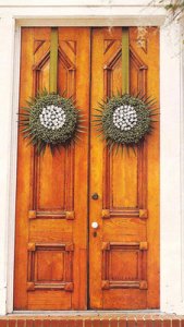 door-wreaths23423847.jpg