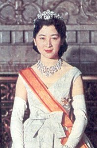 youngempressmichikoofjapan-tiara.jpg