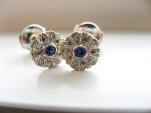 LIB-VC_SapphireEarrings_windowsill_002.jpg