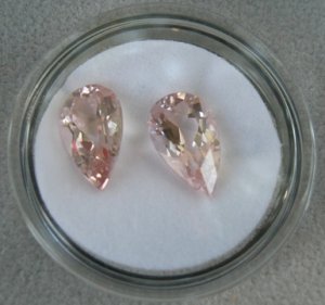 Morganite pears 01 01.JPG