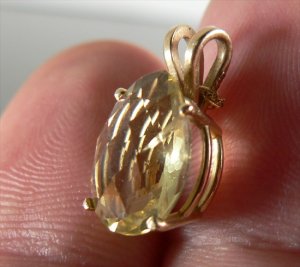 lemon-quartz-pendant-009.jpg