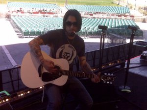 Dave Navarro sound check.jpg