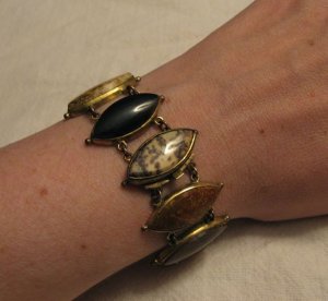 navetteagateswrist1.jpg