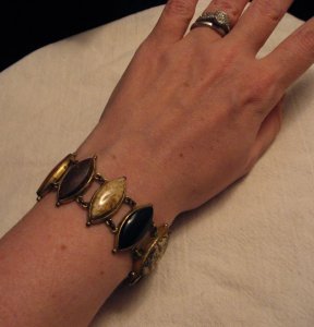 navetteagateswrist2.jpg