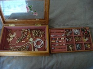 AndiJewelleryBox1.JPG