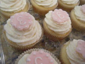 monogrammedcupcakes3.jpg