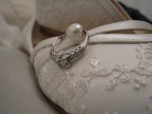 weddingshoeswithengring.jpg