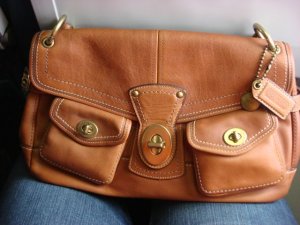 leathercoachpurse12389u4.jpg