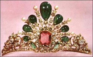 10_emerald_tiara.jpg