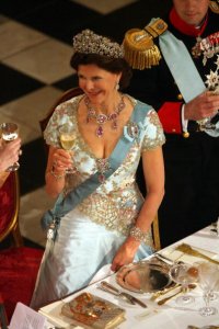 y2007queensilvia.jpg