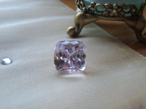 Kunzite over 5ct.JPG