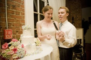 cake cutting tongue knife.jpg