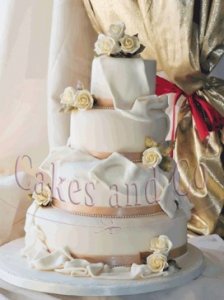 beesweddingcakefinal.jpg