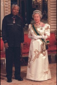 queen.and.nelsonmandela.jpg