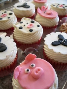 fondant animals closeup.jpg