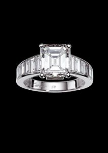 cartier EC ring H4098900_g1.jpg