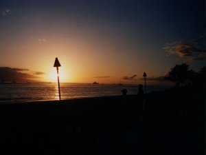 Hawaii_Sunset_With_Tiki_Torches_small.jpg