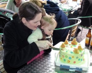 Daisy1stbirthdaycake.jpg