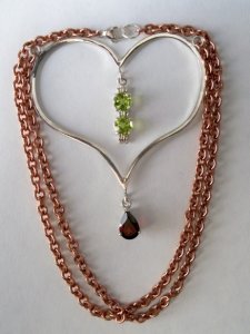 moms necklace 005.jpg