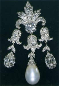 Women of Hampshire pendant brooch.jpg