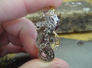 seahorse pendant.jpg