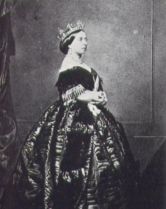 queenvictoria-regalcircletp.jpg