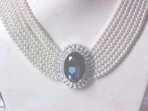 princess_diana_faux_pearl_choker_with_faux_sapphire_centre.jpg