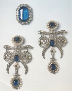 Parure de Marie-Amelie 1 - Broches.jpg