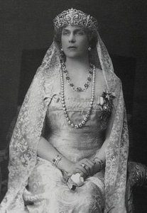 250px-Queen_Victoria_Eugenia_of_Spain.jpg