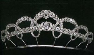 cartier_scrolle_tiara_ve.jpg