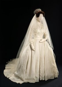 WeddingDressMuseumofLondon.jpg