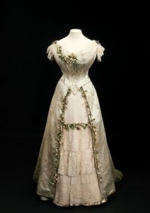 george v_mary gown.jpg