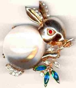 bunnybrooch2.jpg