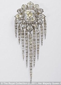 queenvictoriawaterfallbrooch.jpg