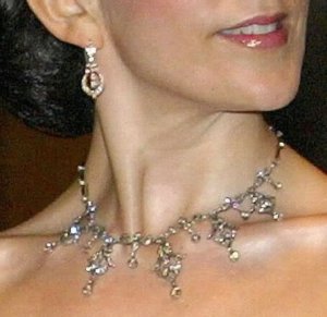 CrownPrincessMaryofDenmarkWeddingTiaraAsNecklace.jpg