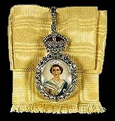 TheRoyalFamilyOrderofElizabethII.jpg