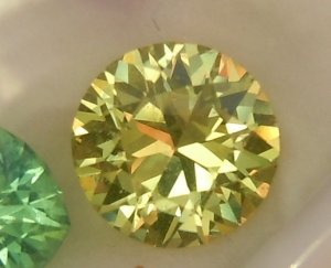 TLsparkleydiamondcutchrysoberyl.jpg