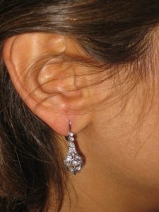 victorcaneravintageearrings.jpg