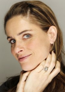 amanda_peet_20669_16.jpg