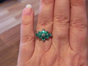 emerald_cluster_on_hand_1_1.jpg