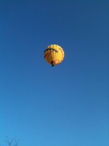 hotairballoonoverhouse2613.jpg