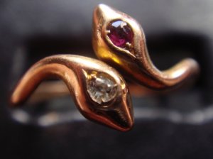 double_serpent_ring_close-up.jpg