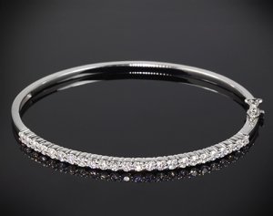 shared-prong-diamond-bangle-in-14k-white-gold-for-whiteflash_36975_f_-_version_2.jpg