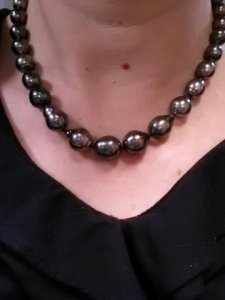 pp_tahitian_necklace_with_black_top.jpg