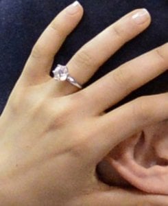 mila-kunis-engagement-ring.jpg