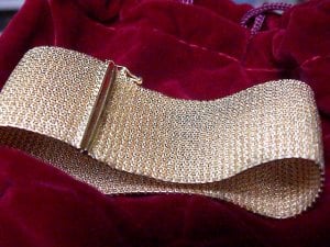 goldmeshbracelet1.jpg