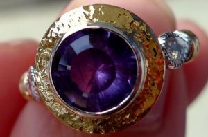 hammered-bezel-purplesapphire.jpg